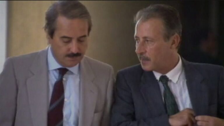 Giovanni Falcone e Paolo Borsellino a colloquio